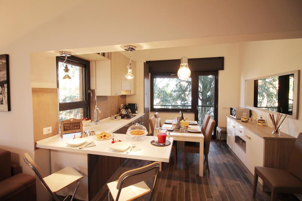 Eur Bright Spacious Terraced Apartment With Private Parking Only For Small Cars Рим Екстериор снимка