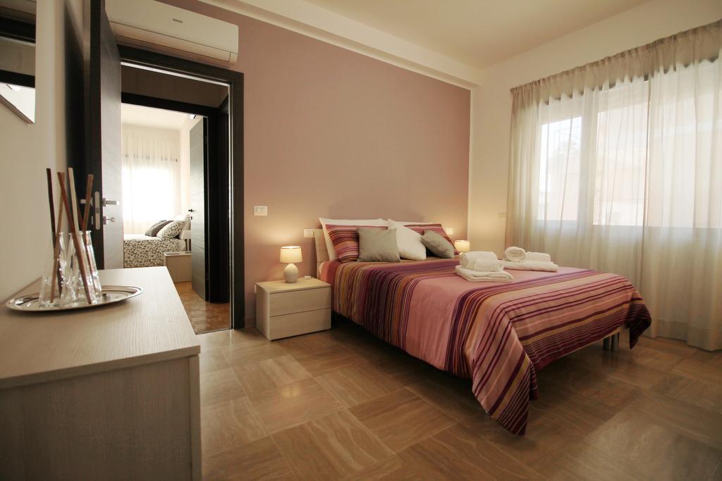 Eur Bright Spacious Terraced Apartment With Private Parking Only For Small Cars Рим Екстериор снимка