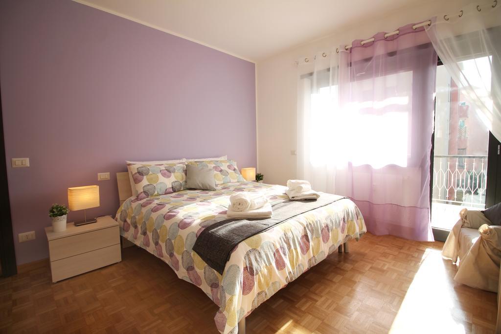 Eur Bright Spacious Terraced Apartment With Private Parking Only For Small Cars Рим Екстериор снимка