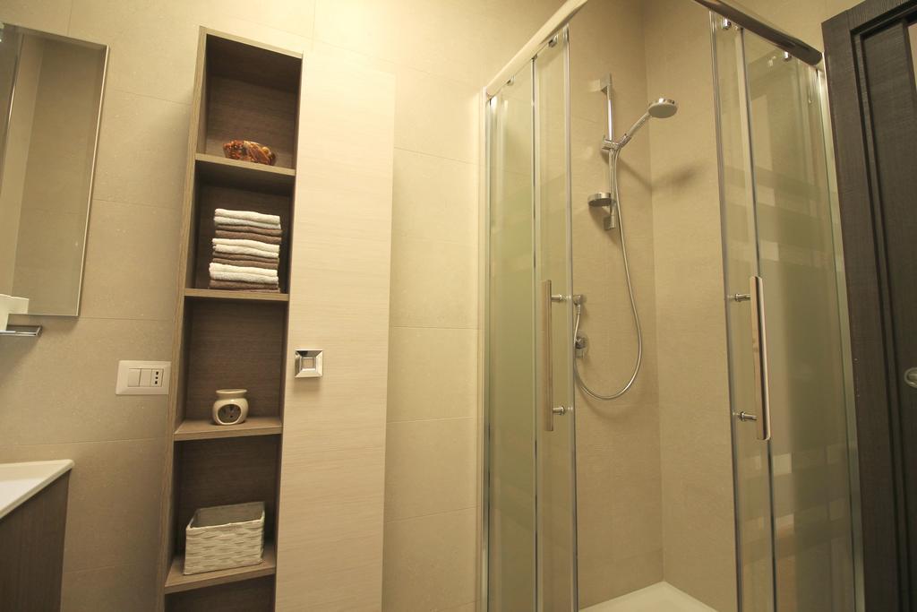 Eur Bright Spacious Terraced Apartment With Private Parking Only For Small Cars Рим Екстериор снимка